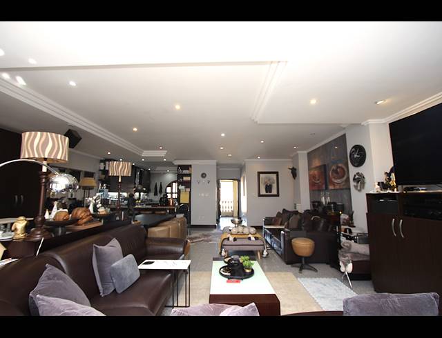 3 BEDROOM APARTMENT TO LET IN BEDFORD GARDENS